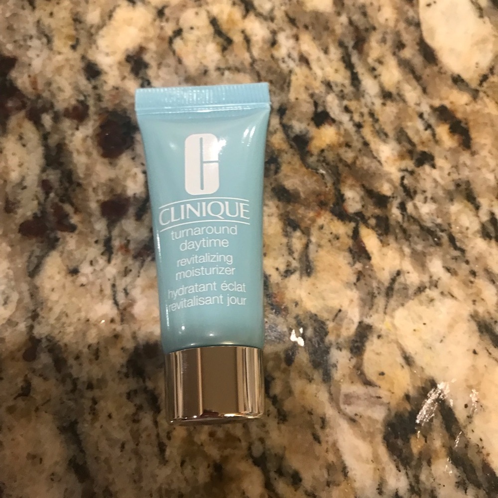 Clinique turnaround daytime moisturizer- new